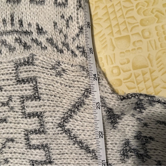 Vintage Gray Patterned Unisex Sweater - Picture 9 of 9